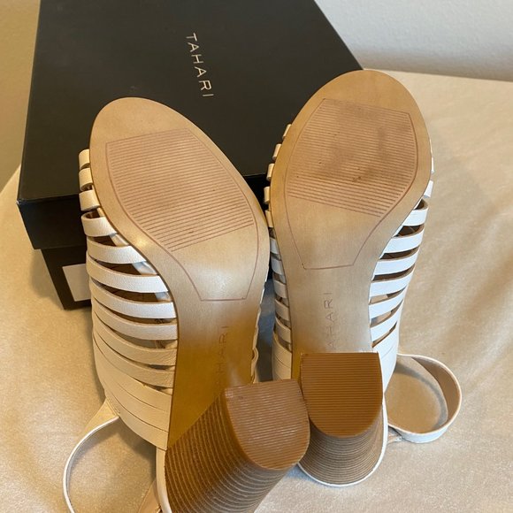Tahari Makailyn Cream Leather Chunky Heel Sandal - Size 6M - Excellent Condition - Picture 2 of 7